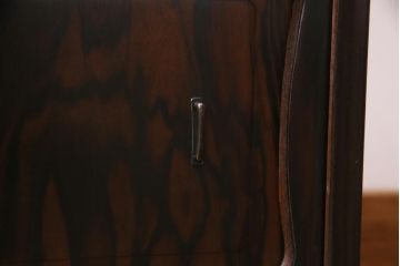 アンティーク家具　和製アンティーク　縞黒檀・ケヤキ材　細部までこだわったつくりの茶棚(飾り棚)