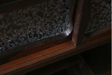 アンティーク家具　和製アンティーク　縞黒檀・ケヤキ材　細部までこだわったつくりの茶棚(飾り棚)