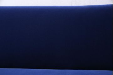 アンティーク家具　和製アンティーク　樺材　冴えるような青が目を引くシックモダンな2人掛けソファ