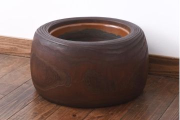 アンティーク雑貨　和製アンティーク　味のある木目を楽しめる刳り貫き火鉢(木製火鉢)(1)