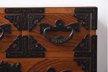 中古　伝統民芸　岩谷堂箪笥　NO.89　桐紋　金剛型小タンス(小箪笥、チェスト)(定価約25万円)