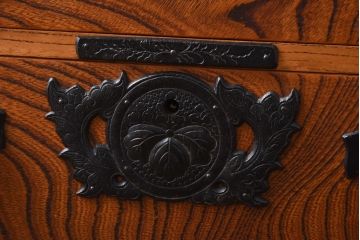 中古　伝統民芸　岩谷堂箪笥　NO.89　桐紋　金剛型小タンス(小箪笥、チェスト)(定価約25万円)