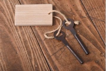 中古　伝統民芸　岩谷堂箪笥　NO.89　桐紋　金剛型小タンス(小箪笥、チェスト)(定価約25万円)