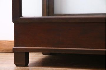 レトロ家具　昭和レトロ　ナラ材　どっしりとした佇まいの大型ガラスケース(ショーケース、陳列棚、飾り棚)