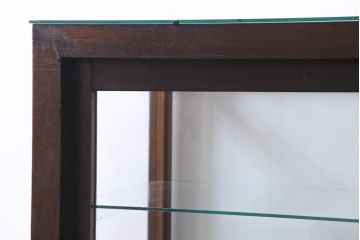 レトロ家具　昭和レトロ　ナラ材　どっしりとした佇まいの大型ガラスケース(ショーケース、陳列棚、飾り棚)