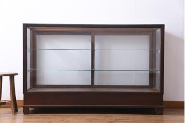 レトロ家具　昭和レトロ　ナラ材　どっしりとした佇まいの大型ガラスケース(ショーケース、陳列棚、飾り棚)