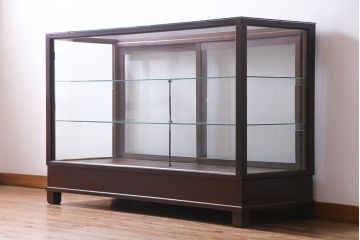 レトロ家具　昭和レトロ　ナラ材　どっしりとした佇まいの大型ガラスケース(ショーケース、陳列棚、飾り棚)