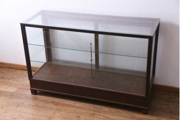 レトロ家具　昭和レトロ　ナラ材　どっしりとした佇まいの大型ガラスケース(ショーケース、陳列棚、飾り棚)