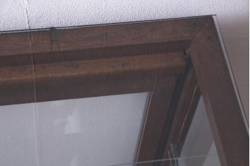 レトロ家具　昭和レトロ　ナラ材　どっしりとした佇まいの大型ガラスケース(ショーケース、陳列棚、飾り棚)