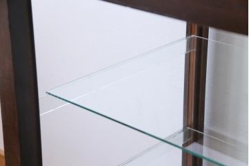 レトロ家具　昭和レトロ　ナラ材　どっしりとした佇まいの大型ガラスケース(ショーケース、陳列棚、飾り棚)