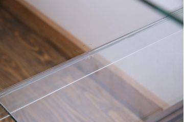 レトロ家具　昭和レトロ　ナラ材　どっしりとした佇まいの大型ガラスケース(ショーケース、陳列棚、飾り棚)
