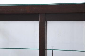 レトロ家具　昭和レトロ　ナラ材　どっしりとした佇まいの大型ガラスケース(ショーケース、陳列棚、飾り棚)