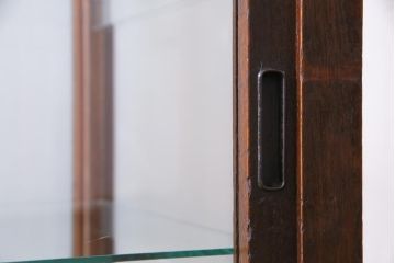 レトロ家具　昭和レトロ　ナラ材　どっしりとした佇まいの大型ガラスケース(ショーケース、陳列棚、飾り棚)