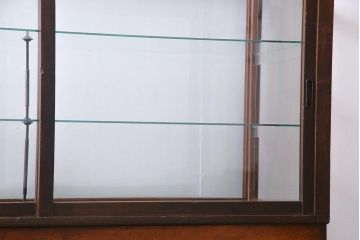 レトロ家具　昭和レトロ　ナラ材　どっしりとした佇まいの大型ガラスケース(ショーケース、陳列棚、飾り棚)