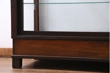 レトロ家具　昭和レトロ　ナラ材　どっしりとした佇まいの大型ガラスケース(ショーケース、陳列棚、飾り棚)