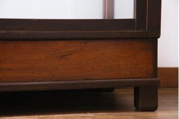 レトロ家具　昭和レトロ　ナラ材　どっしりとした佇まいの大型ガラスケース(ショーケース、陳列棚、飾り棚)
