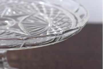 アンティーク雑貨　イギリスビンテージ　カットガラスのような模様が素敵なガラスコンポート(ケーキスタンド、プレスガラス)