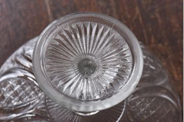 アンティーク雑貨　イギリス製　細かな模様が可愛らしいビンテージのガラスコンポート(プレスガラス)