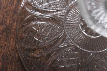 アンティーク雑貨　イギリス製　細かな模様が可愛らしいビンテージのガラスコンポート(プレスガラス)