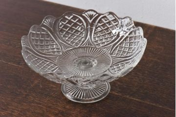 アンティーク雑貨　イギリスビンテージ　花のようなシルエットが素敵なガラスコンポート(プレスガラス)