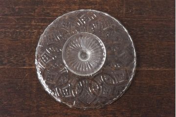 アンティーク雑貨　イギリスビンテージ　花が咲いたようなデザインのプレスガラス製ケーキスタンド