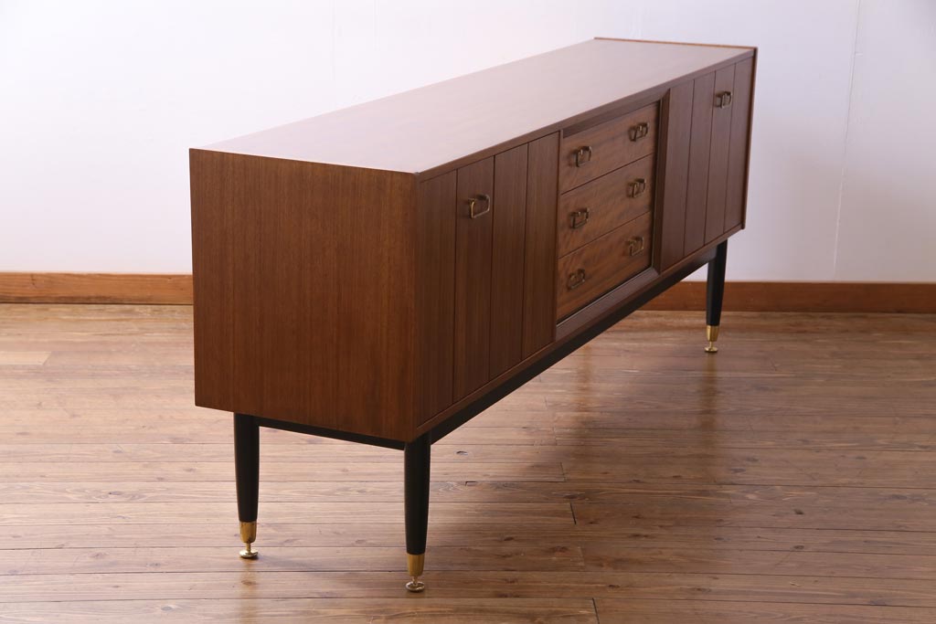 ヴィンテージ家具　北欧ビンテージ　G-PLAN　BBシリーズ　シックモダンなサイドボード(リビングボード)(1)