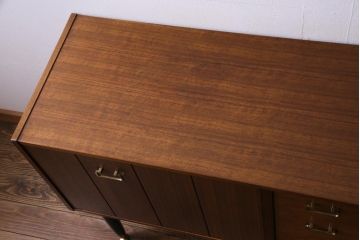 ヴィンテージ家具　北欧ビンテージ　G-PLAN　BBシリーズ　シックモダンなサイドボード(リビングボード)(1)