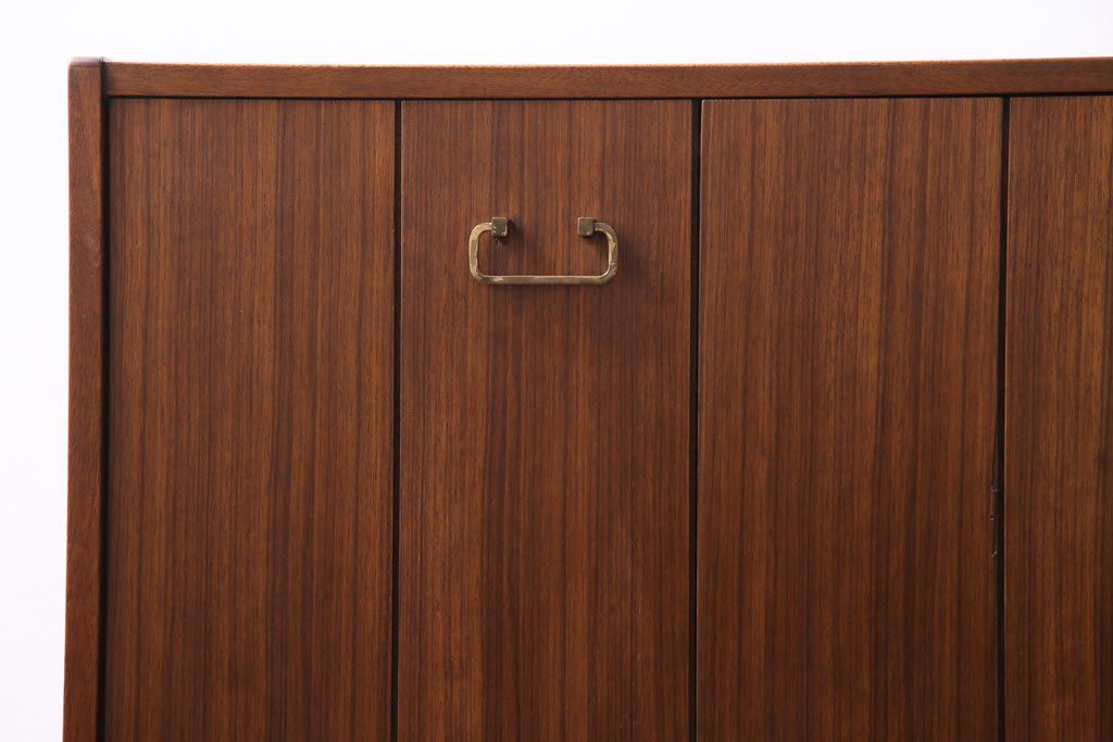 ヴィンテージ家具　北欧ビンテージ　G-PLAN　BBシリーズ　シックモダンなサイドボード(リビングボード)(1)