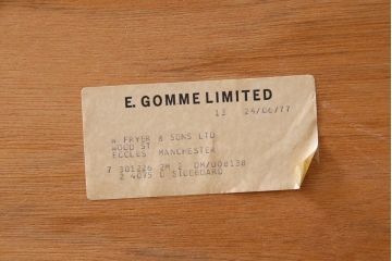 ヴィンテージ家具　北欧ビンテージ　G-PLAN(ジープラン)　洗練されたシンプルなデザインのカップボード(食器棚、収納棚)(1)