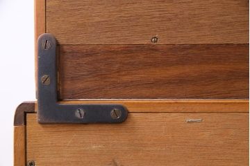 ヴィンテージ家具　北欧ビンテージ　G-PLAN(ジープラン)　洗練されたシンプルなデザインのカップボード(食器棚、収納棚)(1)