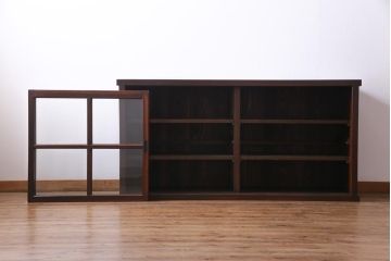 アンティーク家具　和製アンティーク　シンプルな中に味わいが感じられるガラス戸棚(収納棚、サイドボード)