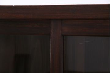 アンティーク家具　和製アンティーク　シンプルな中に味わいが感じられるガラス戸棚(収納棚、サイドボード)