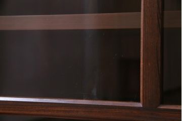 アンティーク家具　和製アンティーク　シンプルな中に味わいが感じられるガラス戸棚(収納棚、サイドボード)