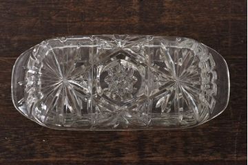 アンティーク雑貨　イギリスビンテージ　上品な印象与えるカットガラスの小物入れ