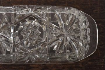 アンティーク雑貨　イギリスビンテージ　上品な印象与えるカットガラスの小物入れ