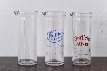 アンティーク雑貨 イギリスアンティーク Ovaltine(オバルチン) Horlicks(ホーリックス) レトロな雰囲気が可愛らしいミキサーボトル3個セット(ガラスボトル、瓶、一輪挿し)