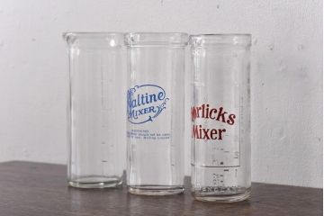アンティーク雑貨　イギリスアンティーク　Ovaltine(オバルチン)　Horlicks(ホーリックス)　レトロな雰囲気が可愛らしいミキサーボトル3個セット(ガラスボトル、瓶、一輪挿し)