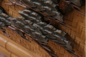 中古　竹細工　鶴・松彫刻　網代編み　立体的な意匠が存在感を放つ衝立(間仕切り、パーテーション)(定価約50万円)(R-035027 )