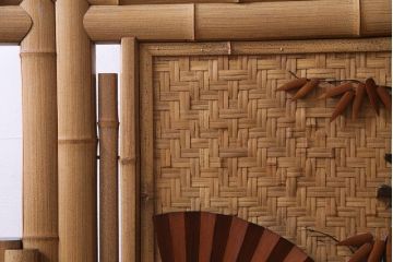 中古　竹細工　鶴・松彫刻　網代編み　立体的な意匠が存在感を放つ衝立(間仕切り、パーテーション)(定価約50万円)(R-035027 )
