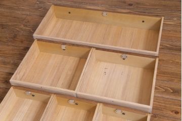 中古　指物家具　吉蔵　端正でおおらかな雰囲気漂う李朝スタイルの収納棚(小箪笥、引き出し、戸棚)(定価約47万円)