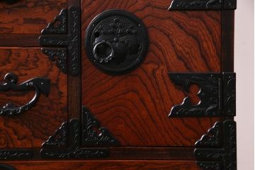 中古　伝統民芸　岩谷堂箪笥　桐紋　みちのく　車タンス(小タンス3号、車箪笥、桐箪笥、桐たんす)(定価約37万5千円)