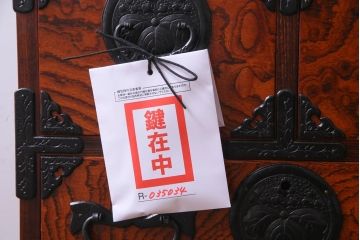 中古　伝統民芸　岩谷堂箪笥　桐紋　みちのく　車タンス(小タンス3号、車箪笥、桐箪笥、桐たんす)(定価約37万5千円)