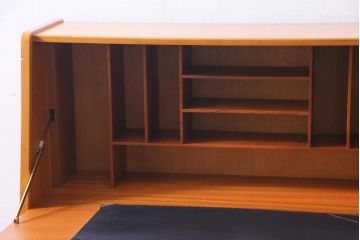 ヴィンテージ家具　北欧ビンテージ　Remploy　ノートパソコンでの作業に便利なライティングビューロー(デスク、在宅ワーク、在宅用簿記机)