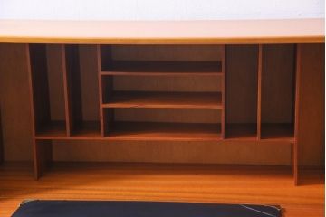 ヴィンテージ家具　北欧ビンテージ　Remploy　ノートパソコンでの作業に便利なライティングビューロー(デスク、在宅ワーク、在宅用簿記机)