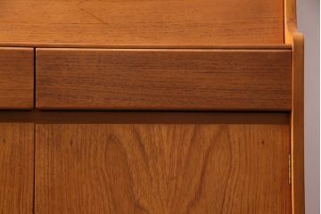 ヴィンテージ家具　北欧ビンテージ　Remploy　ノートパソコンでの作業に便利なライティングビューロー(デスク、在宅ワーク、在宅用簿記机)