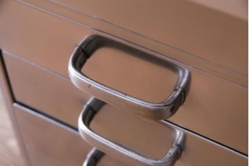 ヴィンテージ家具　ドイツ製　無骨な雰囲気が格好の良いビンテージのメタルデスク(片袖机、在宅ワーク、在宅用ワークデスク)