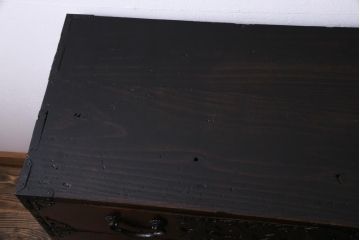 アンティーク家具　和製アンティーク　前面・供縁欅材　木瓜　菊唐草　趣きあふれる佇まいが魅力的な仙台箪笥(衣装箪笥、時代箪笥)