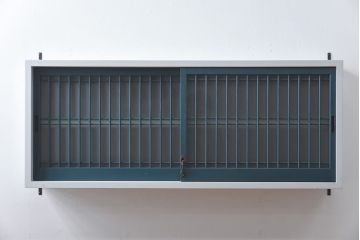 ラフジュ工房オリジナル　すりガラス入り　フレンチグレーとネイビーペイントのウォールシェルフ(壁掛け収納棚、戸棚、ウォールキャビネット)