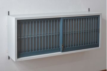 ラフジュ工房オリジナル　すりガラス入り　フレンチグレーとネイビーペイントのウォールシェルフ(壁掛け収納棚、戸棚、ウォールキャビネット)