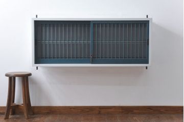 ラフジュ工房オリジナル　すりガラス入り　フレンチグレーとネイビーペイントのウォールシェルフ(壁掛け収納棚、戸棚、ウォールキャビネット)